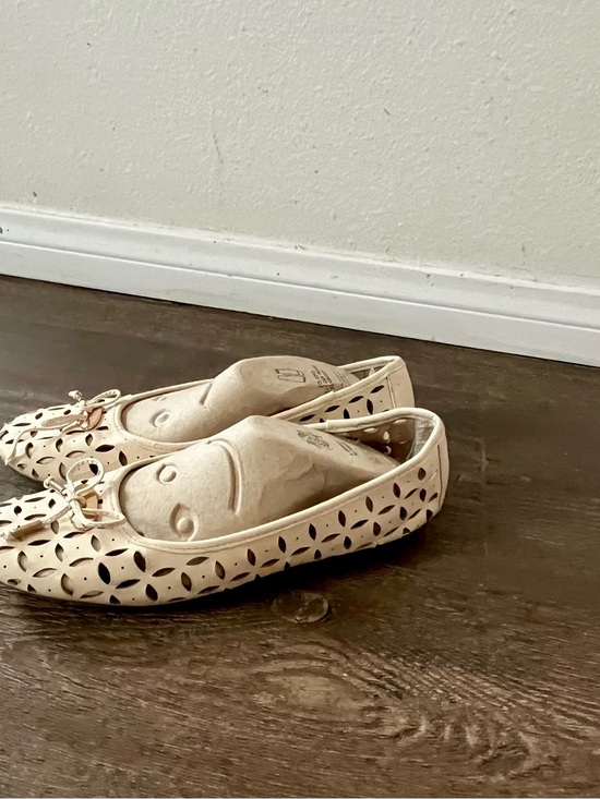 WHIT Shoes - WHIT Cream Laser-Cut Bow Detail Ballet Flats